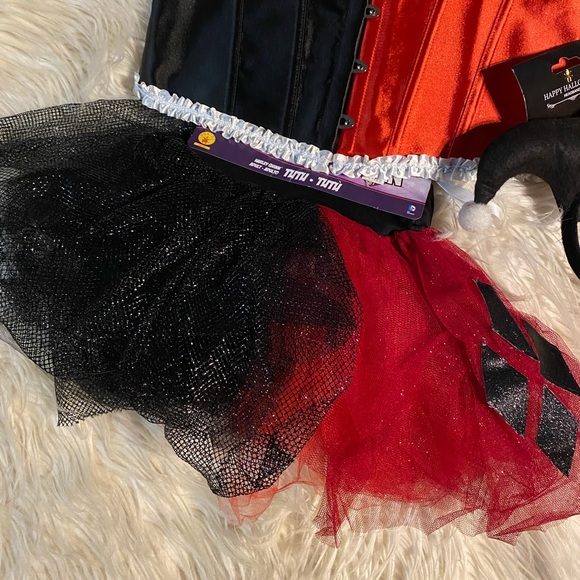 Women’s Harley Quinn complete costume (B2*) - Picture 2 of 7
